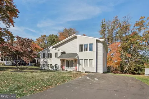 2240 Carlson Dr, Willow Grove, PA 19090
