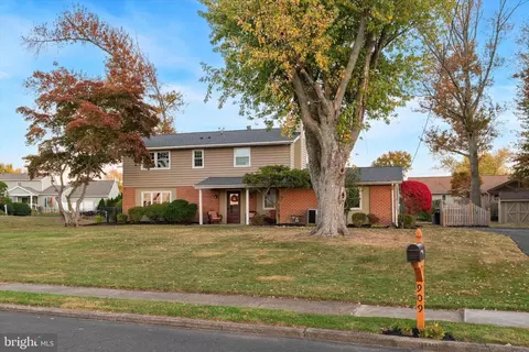 909 Thornton Rd, Horsham, PA 19044