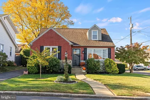 2488 Kenderton Ave, Abington, PA 19001