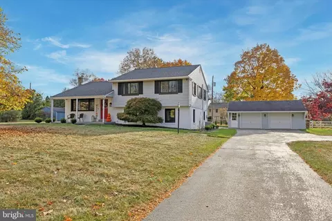 950 Netherwood Dr, Blue Bell, PA 19422