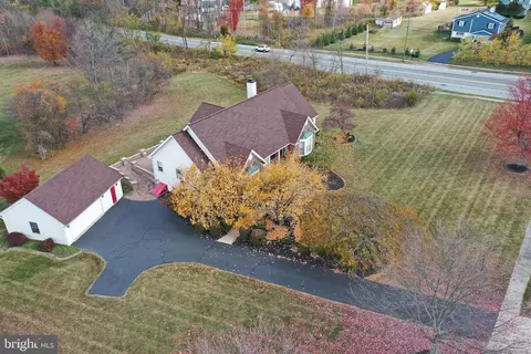 801 Lakeview Dr, Ambler, PA 19002