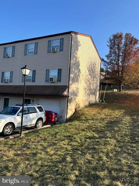 12 Berger Ln, Schwenksville, PA 19473