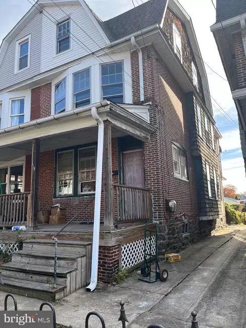 215 Ardmore Ave, Ardmore, PA 19003