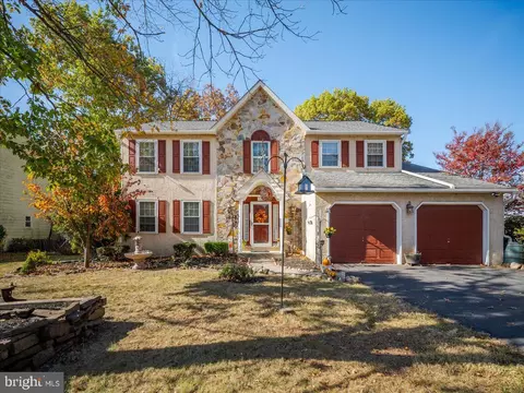 7004 Shawnee Cir, Collegeville, PA 19426