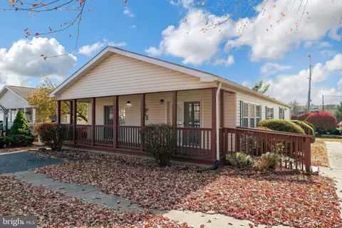 1 Adams Dr, Royersford, PA 19468