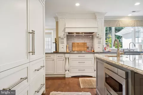 Kitchen - 1112 Lafayette Rd, Wayne, PA 19087 photo 7 of 8