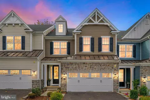 7 White Field Ct, Ambler, PA 19002