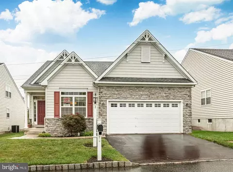 4327 Meadowridge Ln, Collegeville, PA 19426
