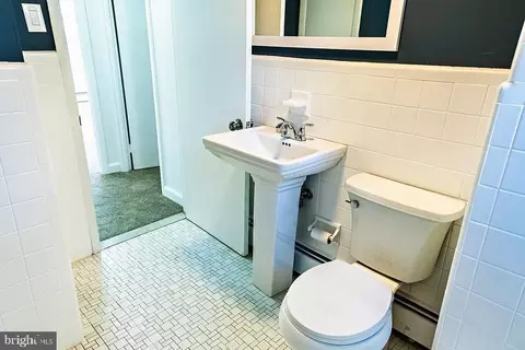 Bath - 307 Curtis Dr, Wyncote, PA 19095 photo 2 of 3