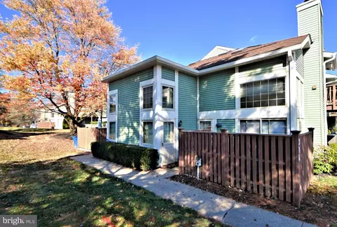 318 Green Meadow Ln, Horsham, PA 19044