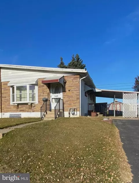 1237 Woodside Rd, Conshohocken, PA 19428