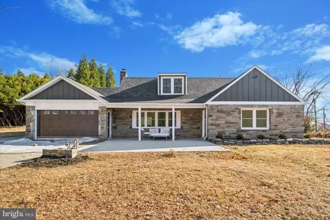 8101 Heacock Ln, Wyncote, PA 19095