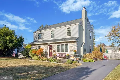 2007 Hilltop Rd, Flourtown, PA 19031