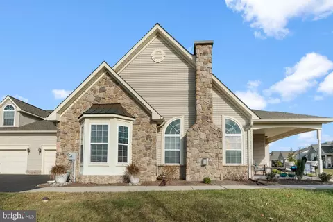 334 Pebble Beach Dr, Royersford, PA 19468