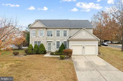 2 Creek View Ter, Lafayette Hill, PA 19444