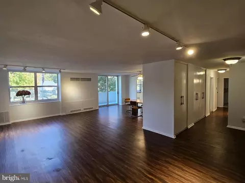 7301 Coventry Ave #210, Elkins Park, PA 19027