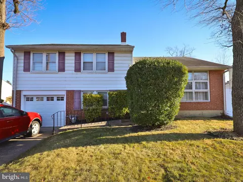1343 Fitzwatertown Rd, Abington, PA 19001