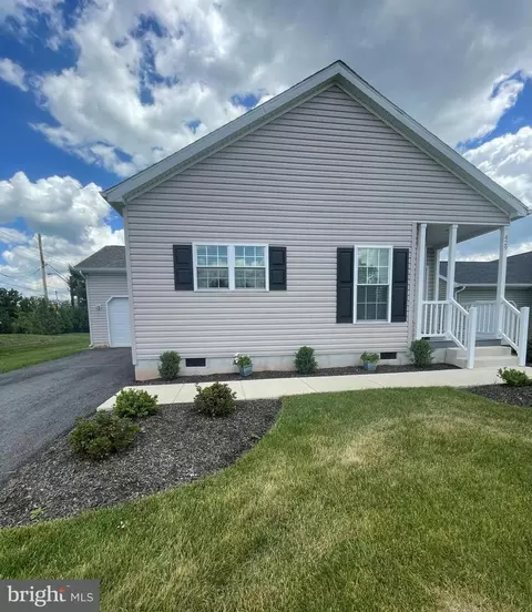 429 Honeysuckle Ln, Blue Bell, PA 19422