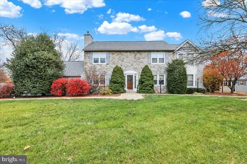 2 Hampton Dr, Gilbertsville, PA 19525