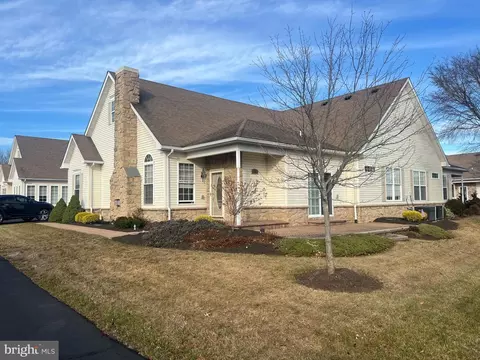 1007 Burgundy Cir, Pennsburg, PA 18073