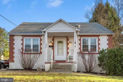 110 W 11th St, Red Hill, PA 18076