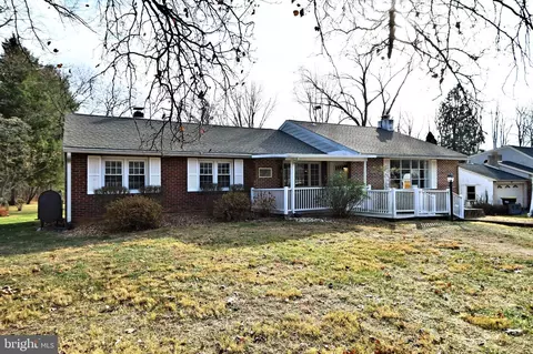 8 Marion St, Schwenksville, PA 19473