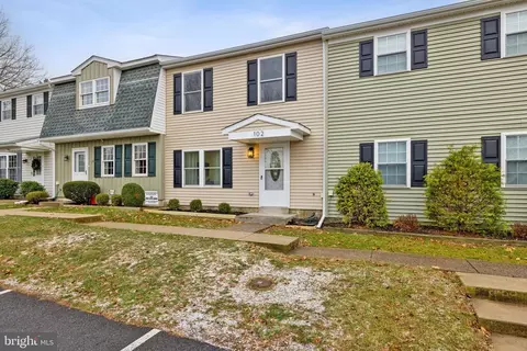 102 Green Meadow Ln, Telford, PA 18969