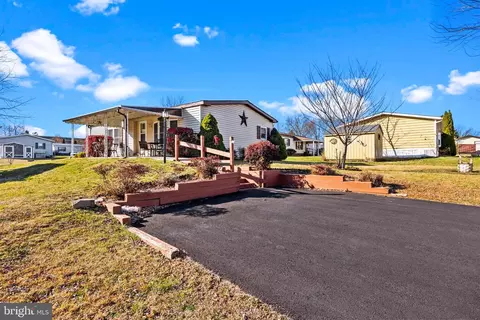 608 Robin Pl, North Wales, PA 19454