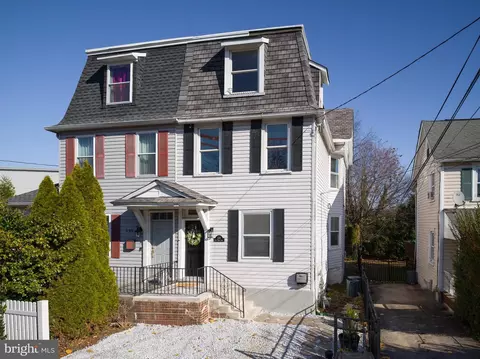 533 Old Buck Ln, Haverford, PA 19041