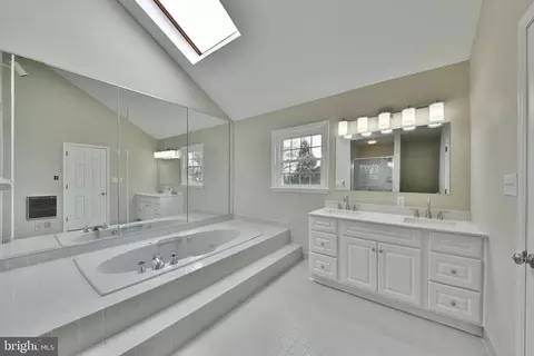 Bath - 45 Hunter Rd, Lafayette Hill, PA 19444 photo 1 of 3