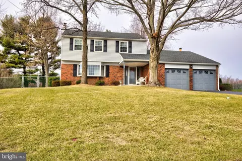 553 Deerfield Dr, Norristown, PA 19403