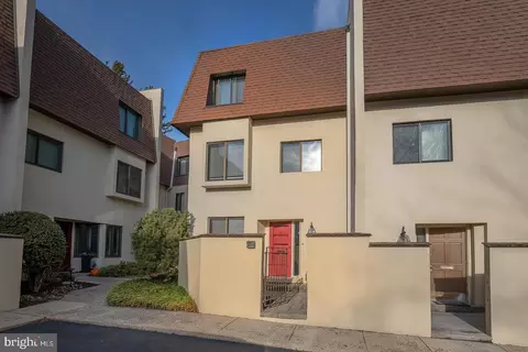 100 Llanalew Rd #9-B, Haverford, PA 19041