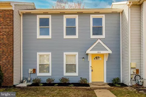 100 Hunt Dr, Horsham, PA 19044