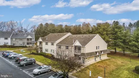 306 Horseshoe Dr, Royersford, PA 19468