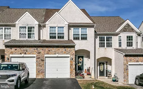 719 Beech Ct, Bridgeport, PA 19405