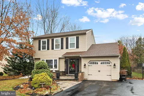 133 Station Dr, North Wales, PA 19454