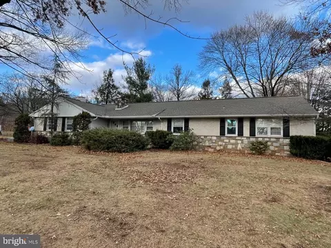 1675 Wagon Wheel Ln, Lansdale, PA 19446