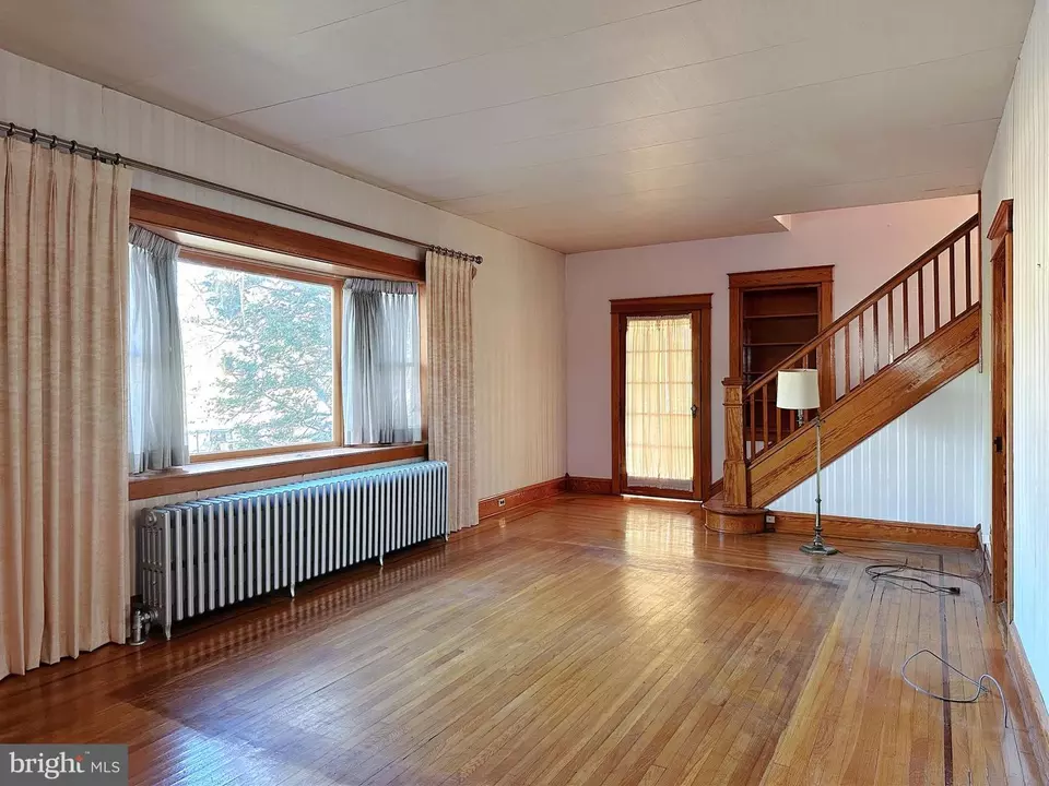 Living - 408 Walnut St, Green Lane, PA 18054 photo 2 of 4