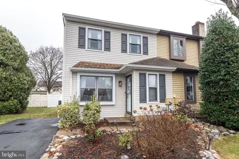 20 Brownstone Dr, Horsham, PA 19044