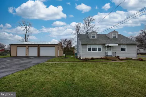 418 Saw Mill Ln, Horsham, PA 19044