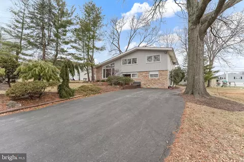 620 Gawain Rd, Plymouth Meeting, PA 19462