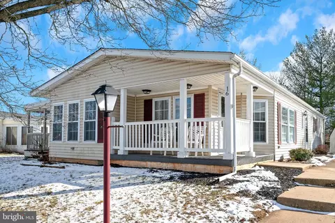 16 Bentwood Cir, Harleysville, PA 19438