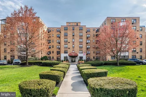 346 E Lancaster Ave #402, Wynnewood, PA 19096