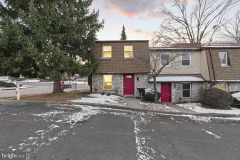 106 Susan Dr #1, Elkins Park, PA 19027