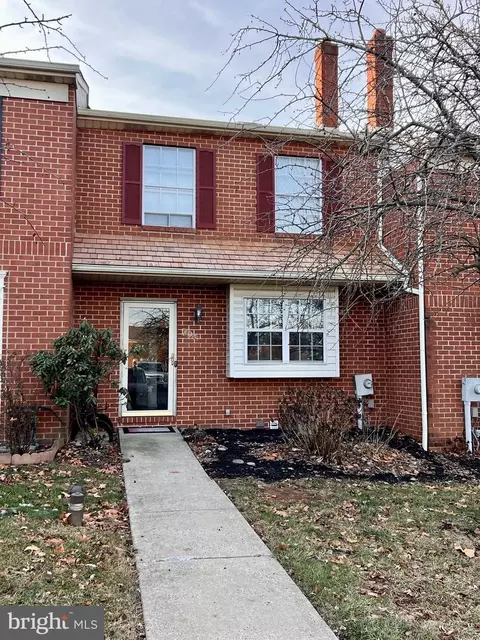 704 Village Green Dr, Gilbertsville, PA 19525