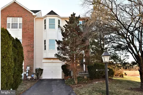 2 Hunt Club Dr, Collegeville, PA 19426