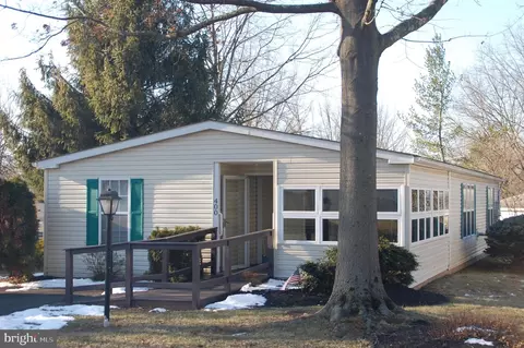 400 Westbury Dr, Souderton, PA 18964