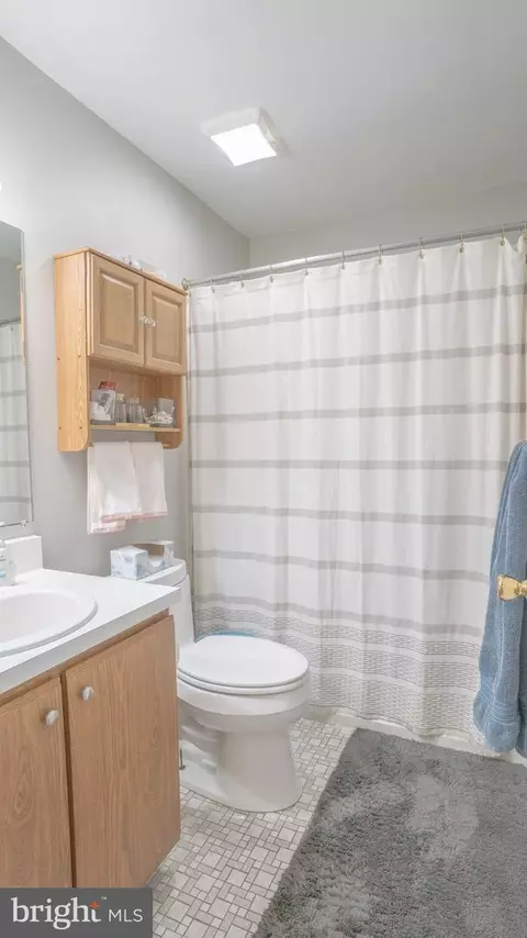 Bath - 132 Wendover, Norristown, PA 19403 photo 1 of 2
