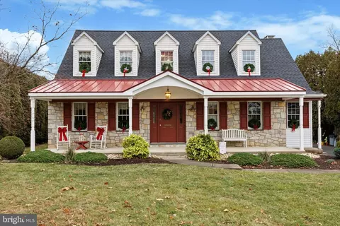 814 S Fairway Rd, Glenside, PA 19038