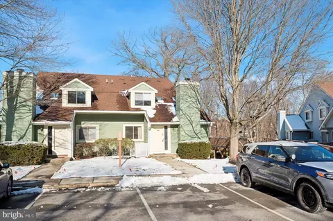 333 Green Meadow Ln, Horsham, PA 19044